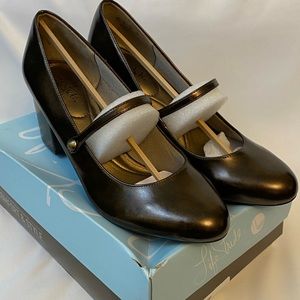 Life Stride Parigi Mary Jane Pumps. Size 11 in Bronze.
